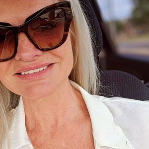 Meet your Posher, Ena